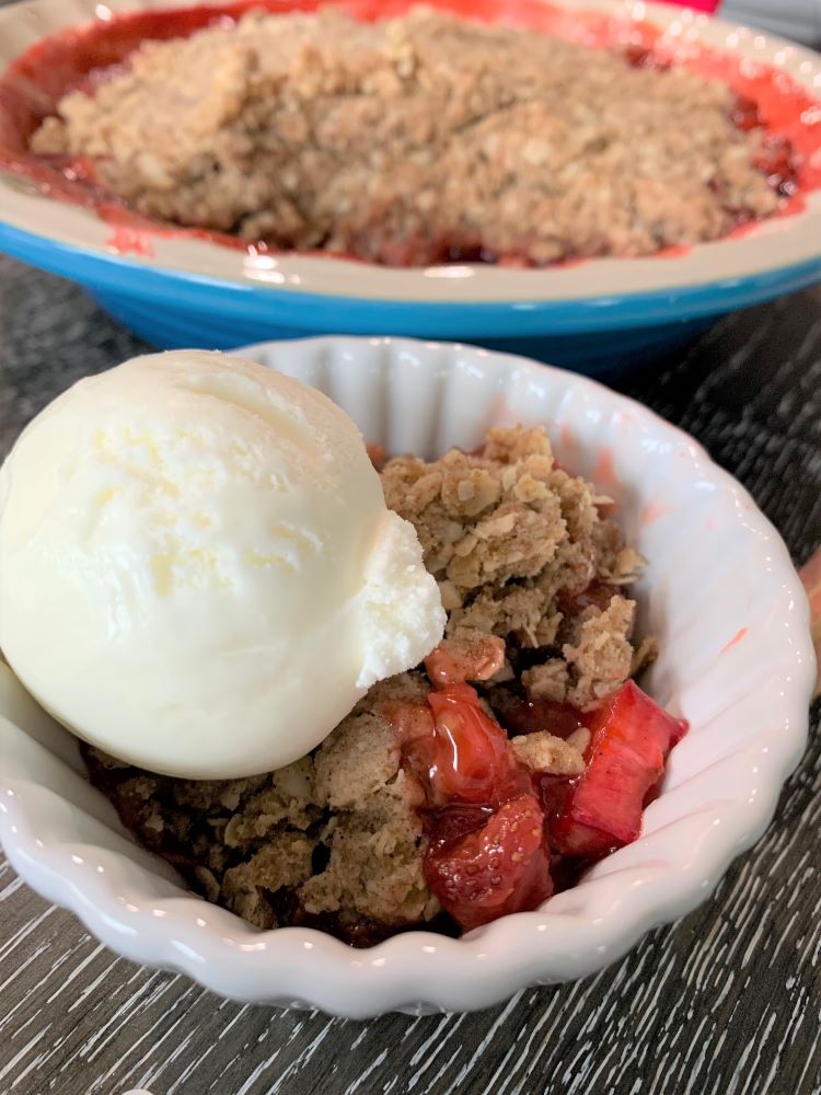 Strawberry Rhubarb Crumble