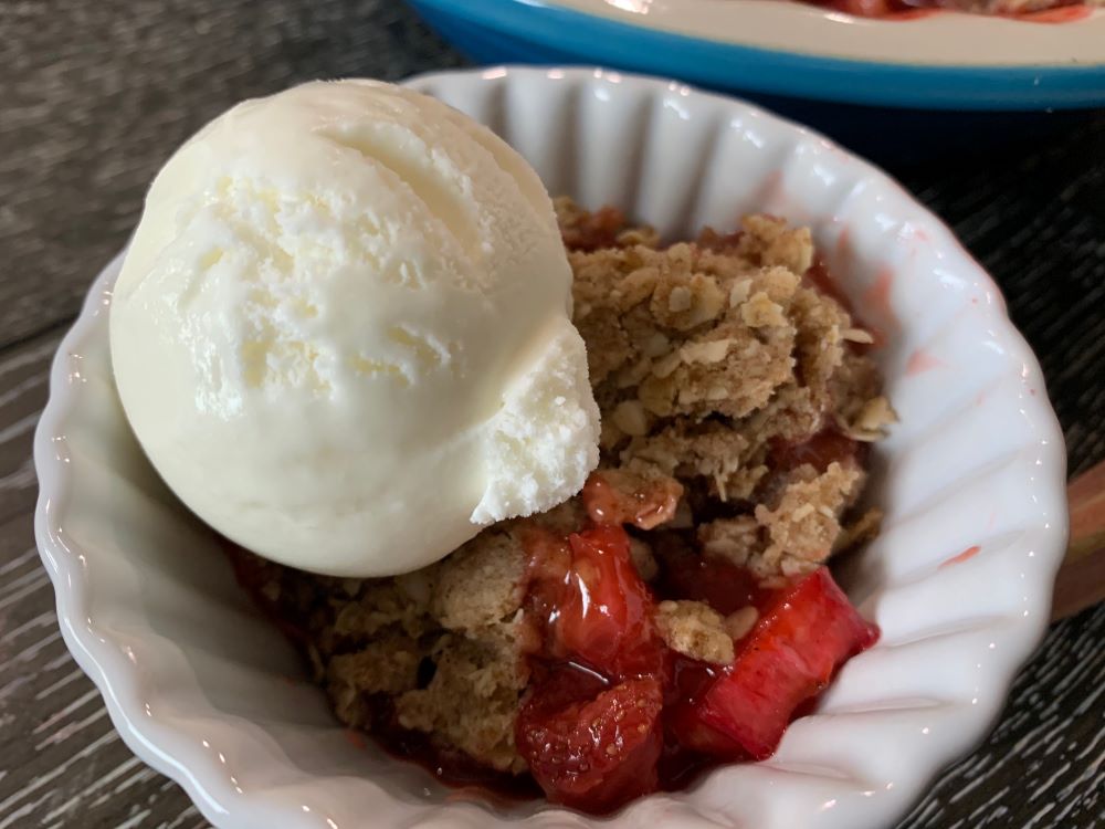 Strawberry Rhubarb Crumble