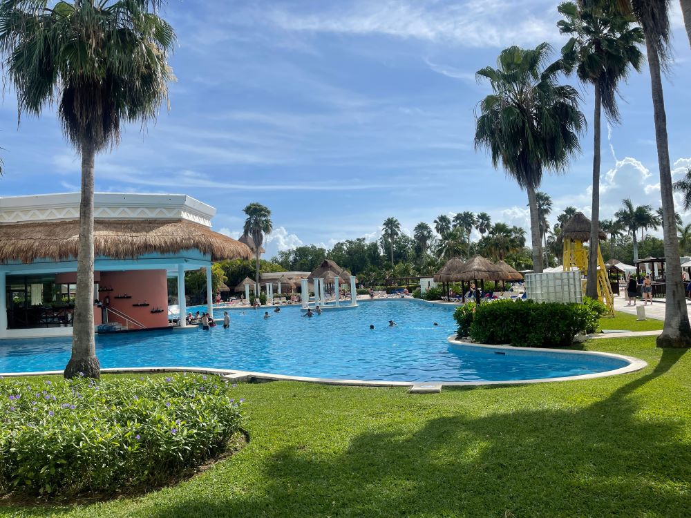 Riviera Pool